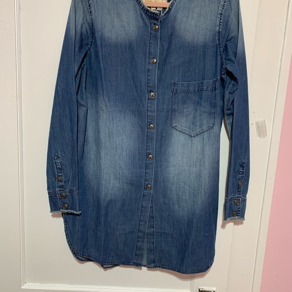 New with tags Sandrine Rose button up Jean shirt
Size medium - Picture 2 of 12